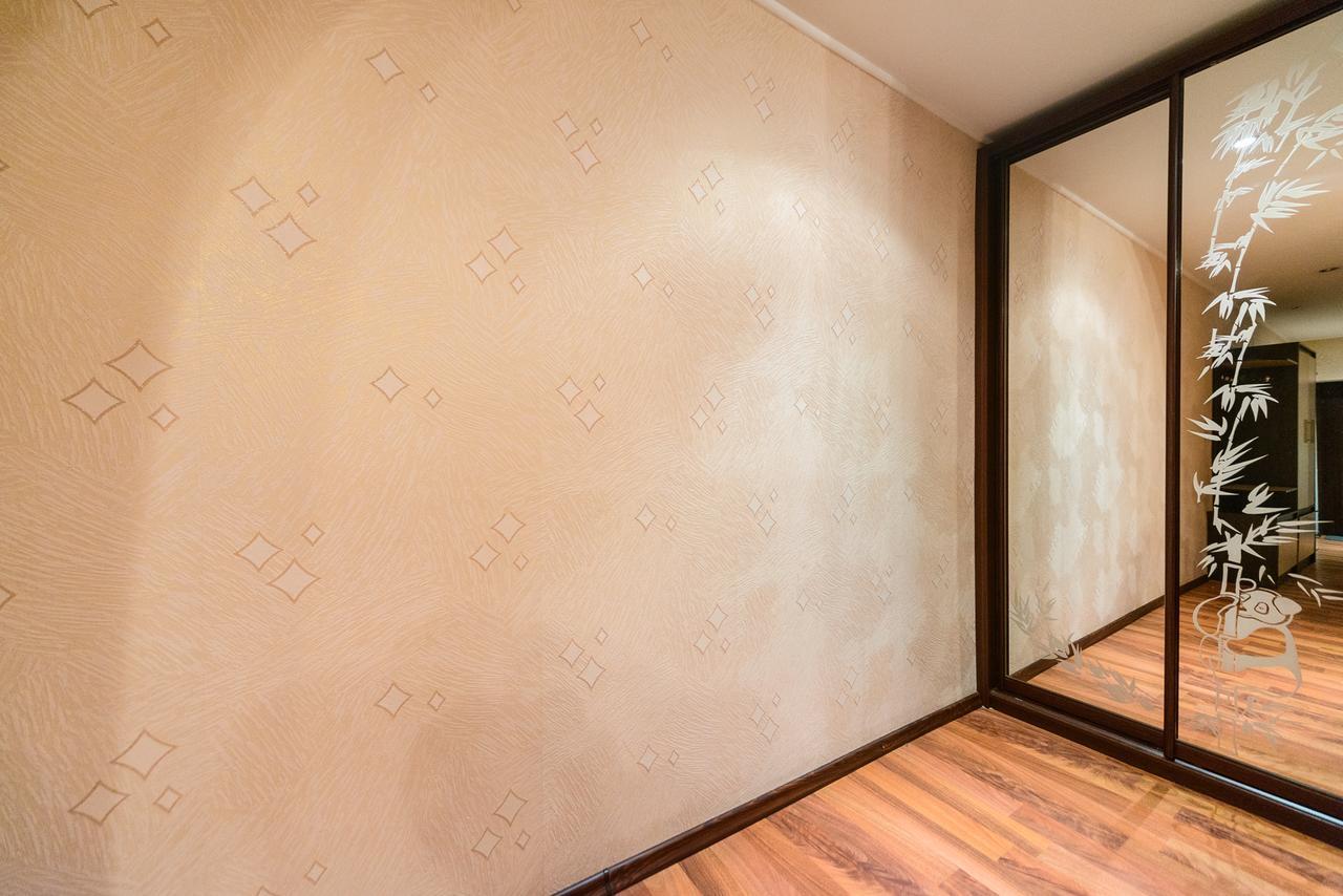 Apartment On Hryhoriia Chuprynky Kiev Bagian luar foto