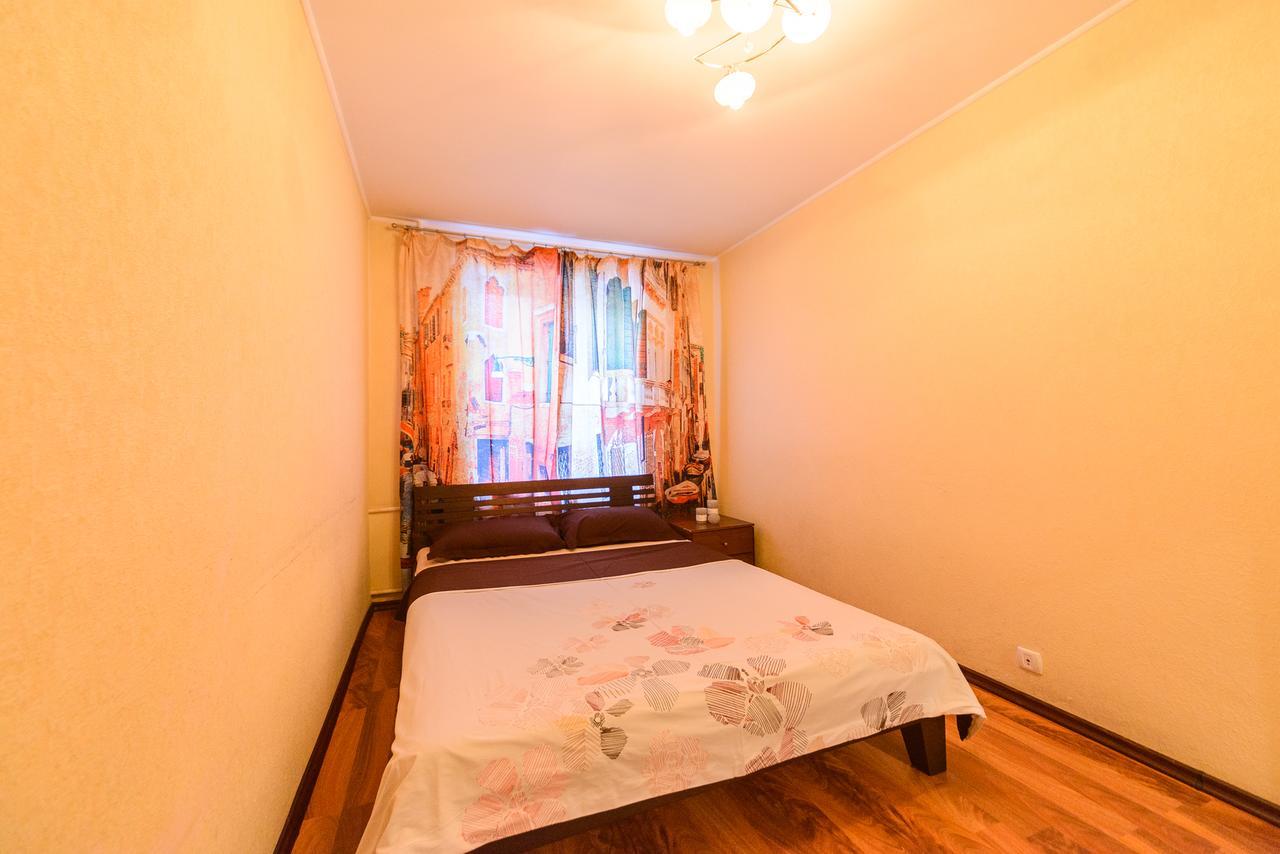 Apartment On Hryhoriia Chuprynky Kiev Bagian luar foto