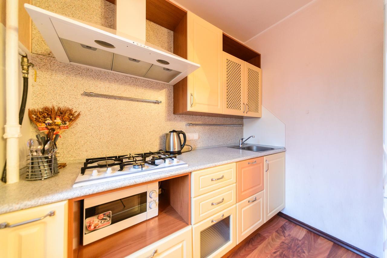 Apartment On Hryhoriia Chuprynky Kiev Bagian luar foto